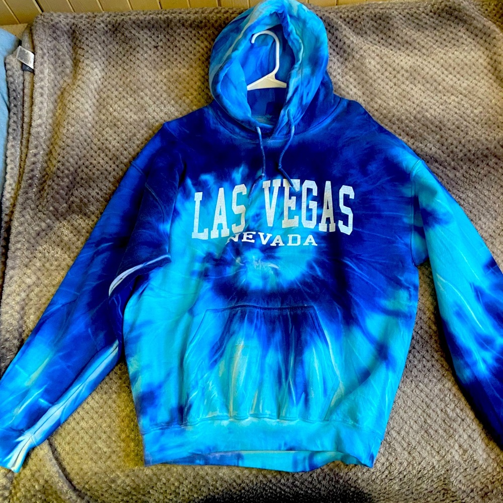 Vintage tie dye jacket in the size L it’s never been worn and I’m selling it $35